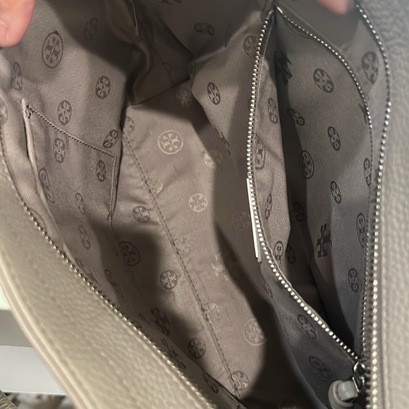 Tory Burch purse EUC light gray, no call outs - Picture 12 of 14